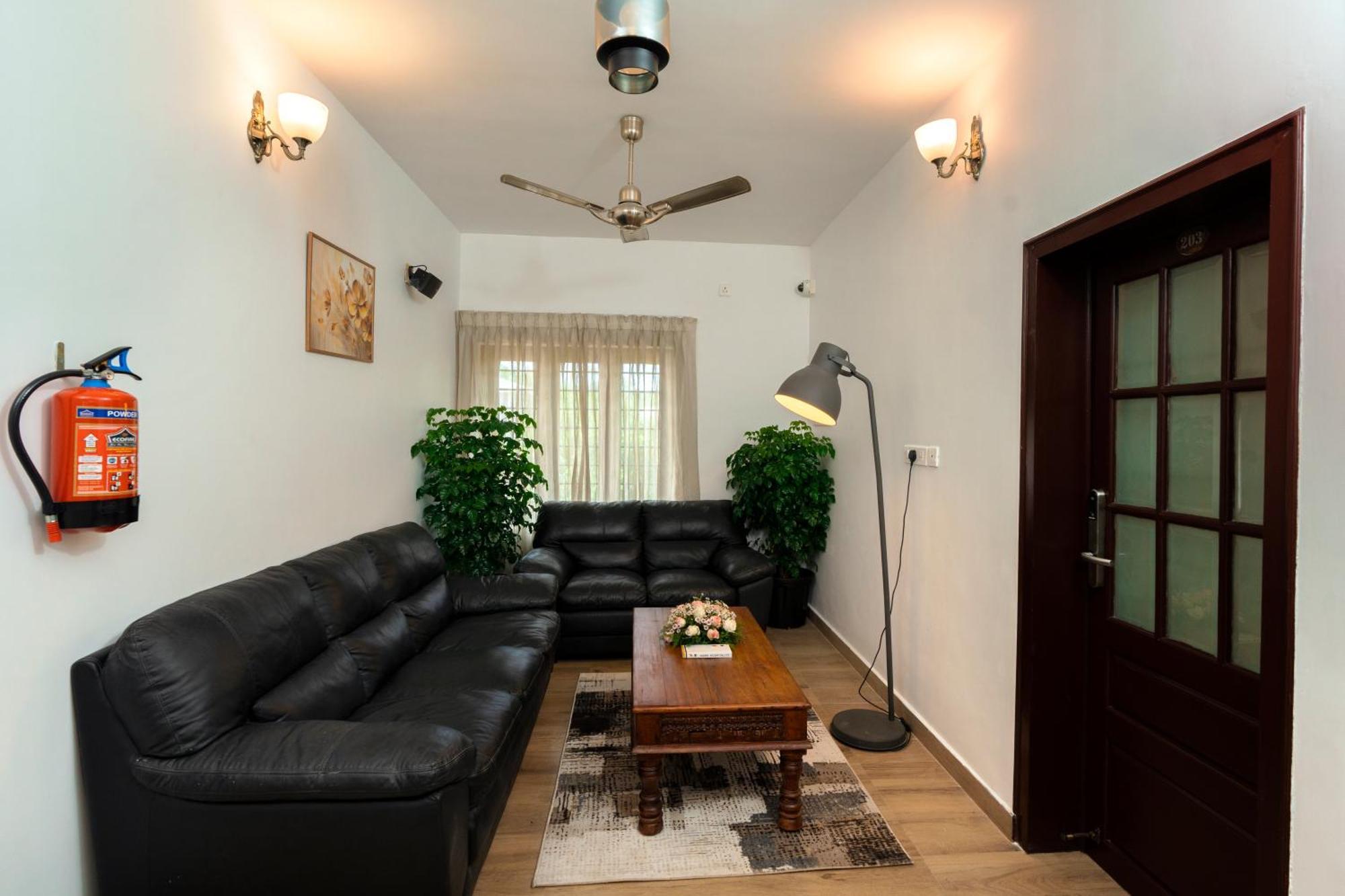 Solo Inn By Hawk Hospitality Kochi Exterior foto
